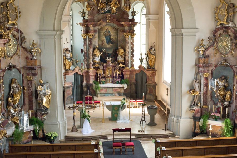 Innenraum der Pfarrkirche Mariä Himmelfahrt, Fuchsstadt Innenraum der Pfarrkirche Mariä Himmelfahrt, Fuchsstadt