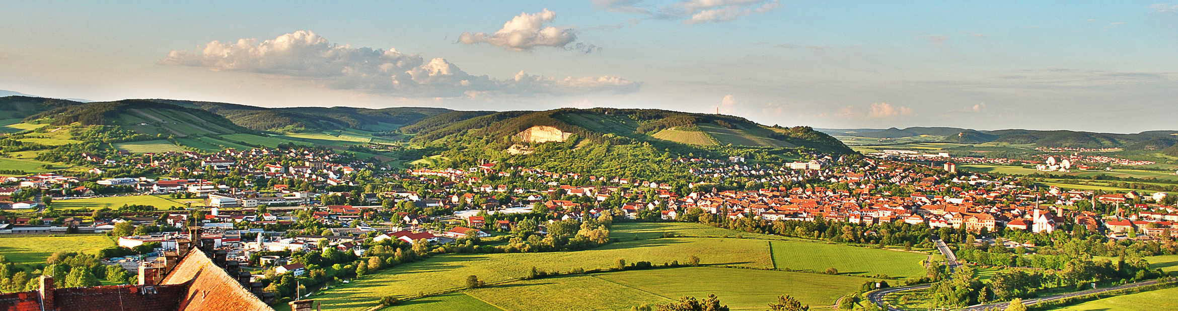 Panoramablick von Schloß Saaleck über Hammelburg mit Umland