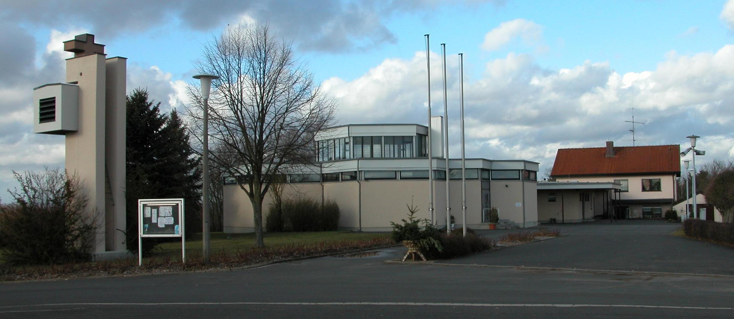 Außenansicht der Kirche im Lager Hammelburg