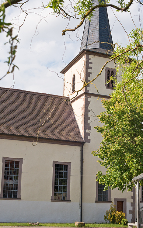 Außenansicht der Pfarrkirche St. Peter und Paul, Westheim Außenansicht der Pfarrkirche St. Peter und Paul, Westheim