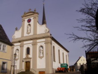 Außenansicht der Pfarrkirche Mariä Himmelfahrt, Fuchsstadt