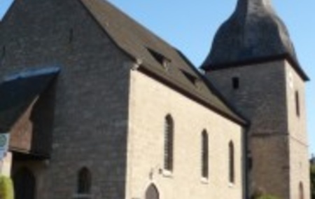 Außenansicht der Pfarrkirche St. Wendelin, Feuerthal Außenansicht der Pfarrkirche St. Wendelin, Feuerthal