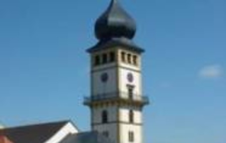 Außenansicht der Pfarrkirche St. Vitus Langendorf Außenansicht der Pfarrkirche St. Vitus Langendorf