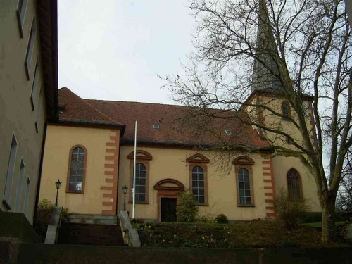 Außenansicht der Pfarrkirche St. Andreas und Jakobus der Ältere in Wartmannsroth