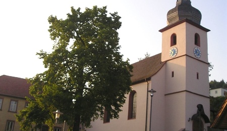 Kirche "St. Leonhard", Pfaffenhausen Kirche "St. Leonhard", Pfaffenhausen