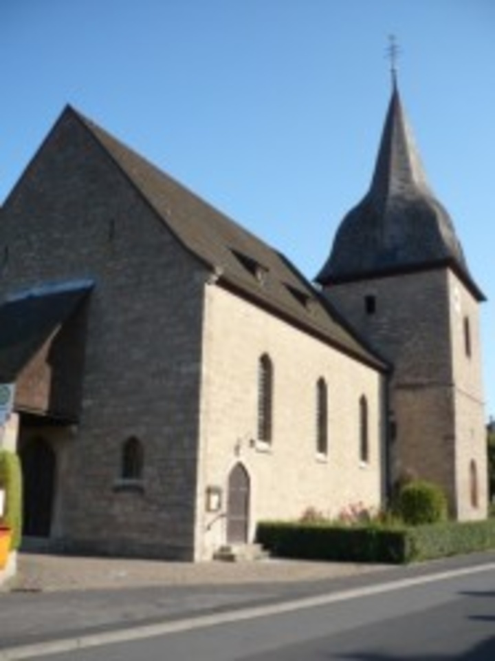 Außenansicht der Pfarrkirche St. Wendelin, Feuerthal