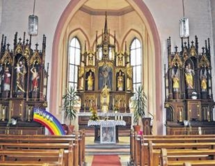 Altarraum der Filialkirche St. Antonius der Einsiedler, Obererthal Altarraum der Filialkirche St. Antonius der Einsiedler, Obererthal